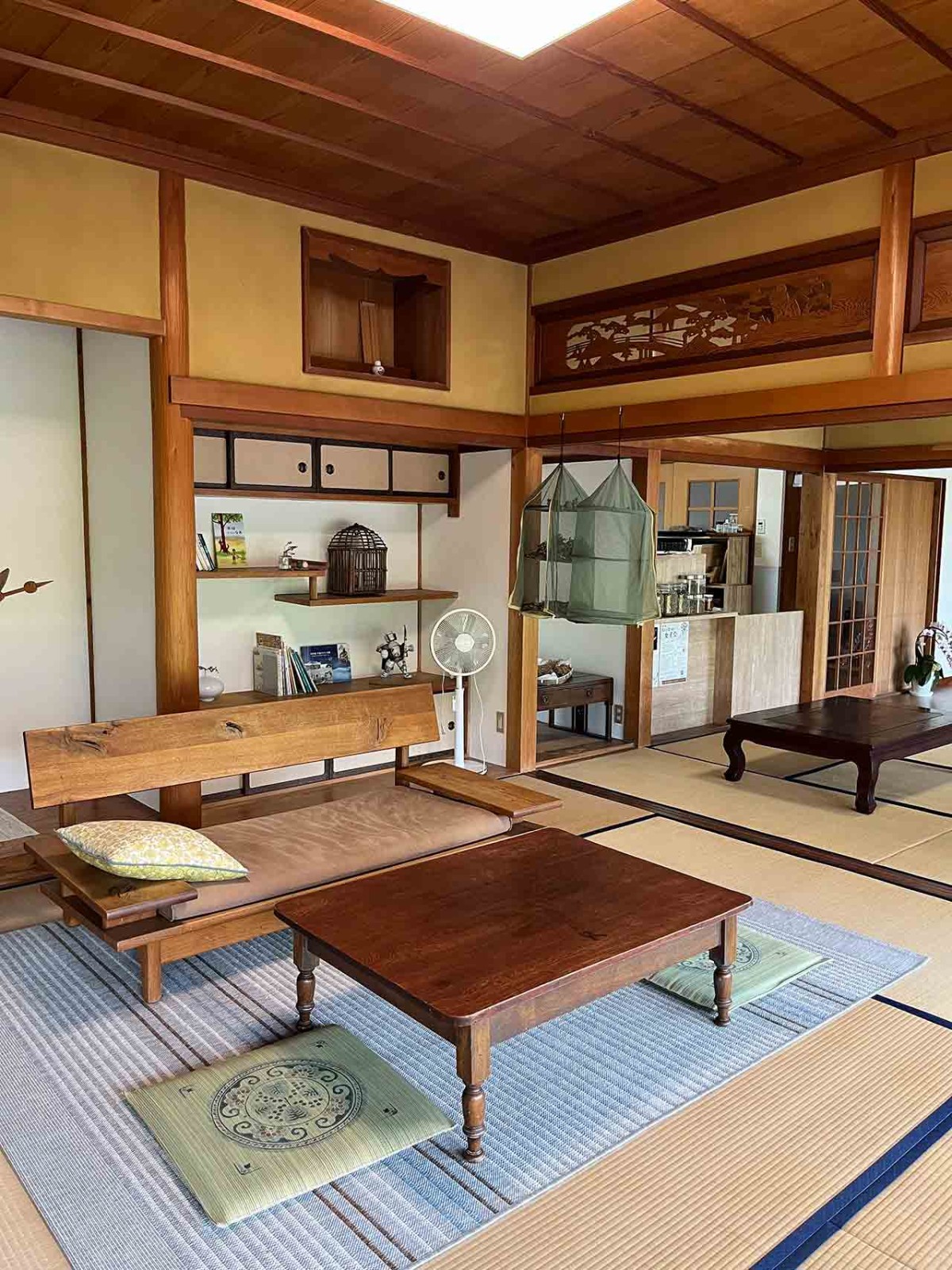 島根県出雲市にオープンしたカフェ『和herb cafe&amp;lab 8mon』の内観