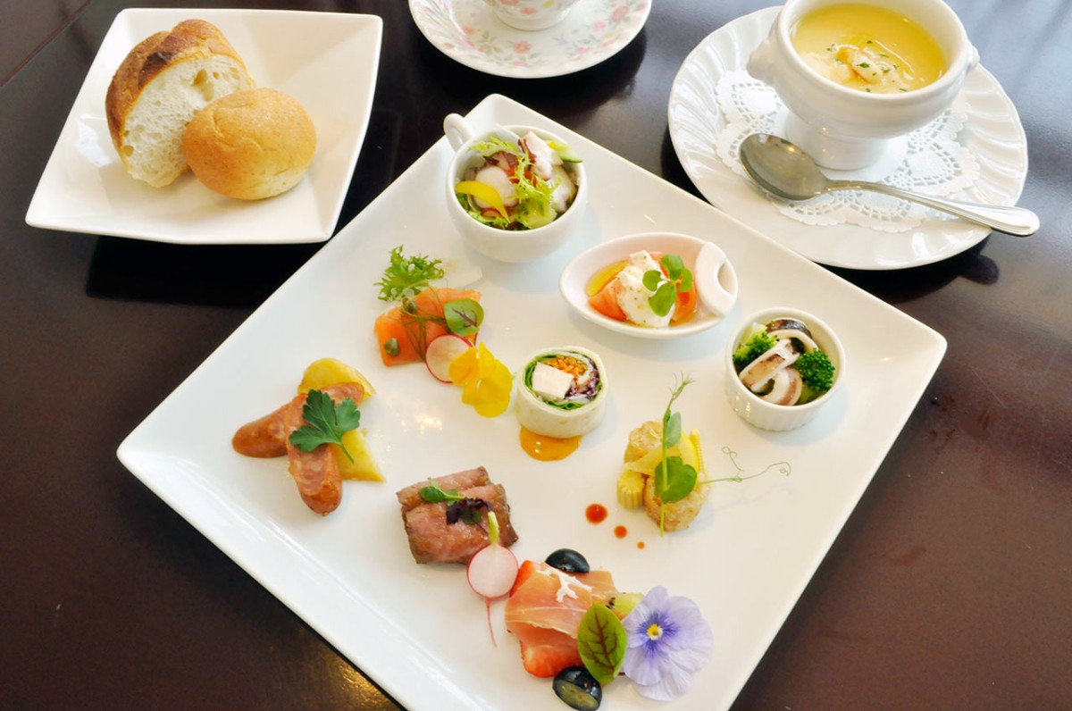 鳥取県倉吉市の『Cafe Dining CREAS MERY』で開催される「SUMMER SWEET FAIR」のイメージ
