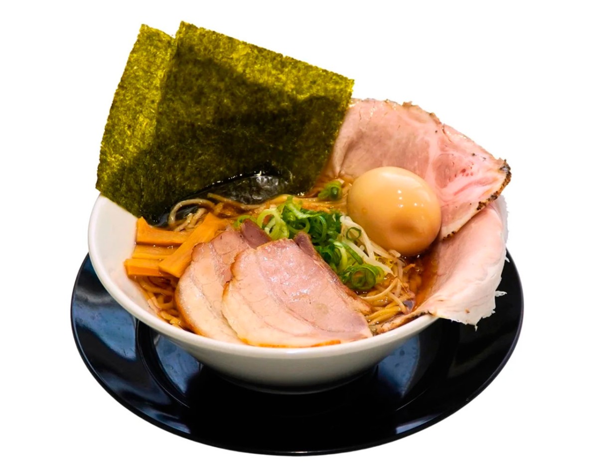 鳥取県鳥取市『シャミネ鳥取』内にある『牛骨ラーメン　龍瞳』の提供メニュー