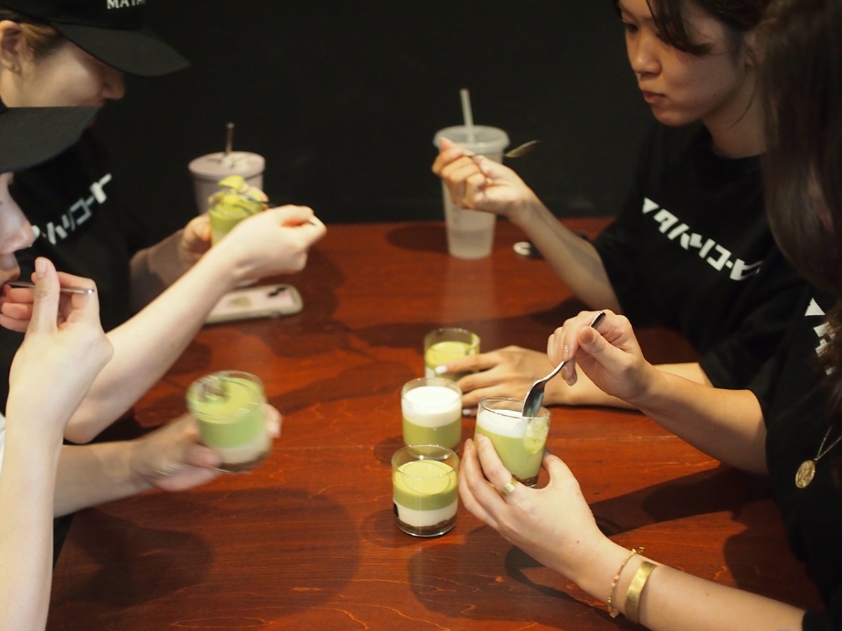 島根県松江市のコーヒー専門店『マタハリコーヒー』で販売されている「出雲抹茶とエスプレッソのレアチーズケーキ」