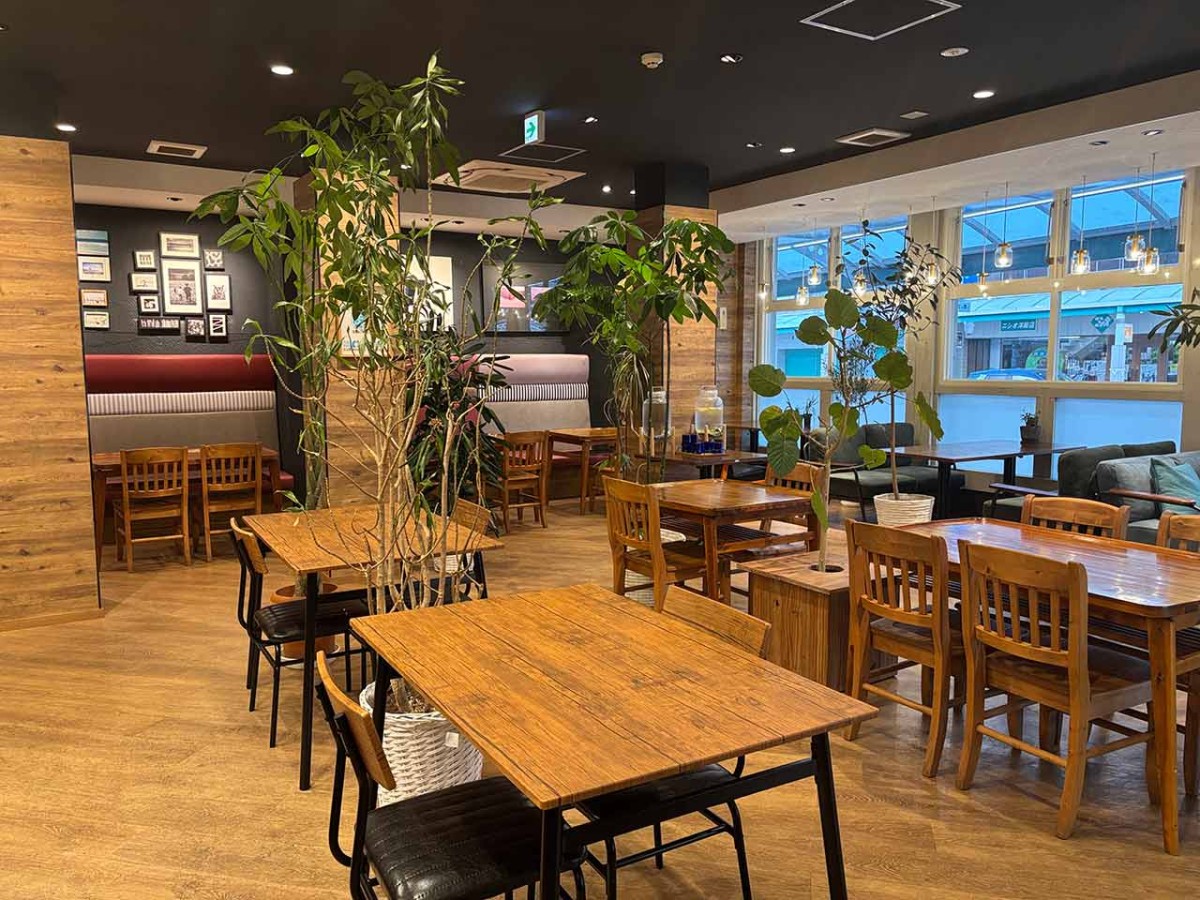 鳥取県鳥取市にある『食堂FRUNK』の店内