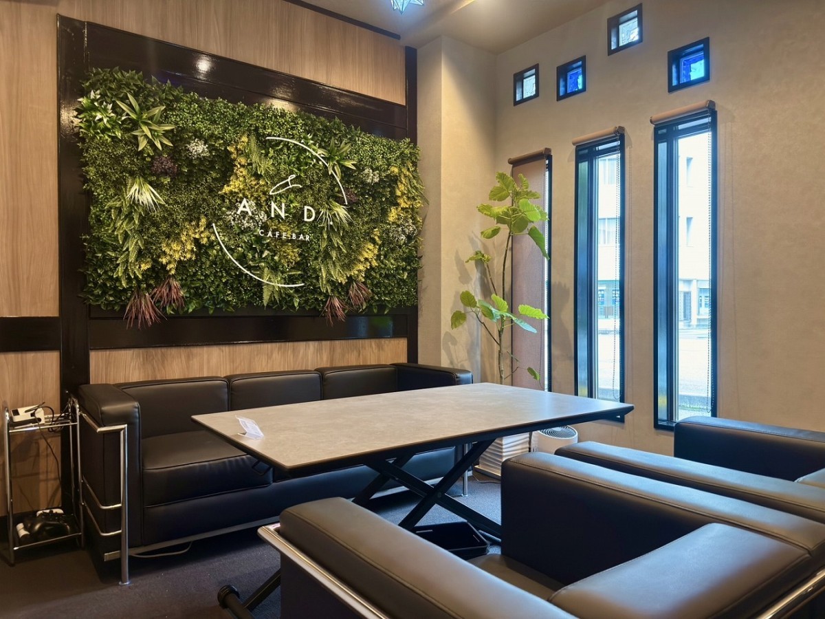 鳥取県米子市の『cafebar AND.』の内観