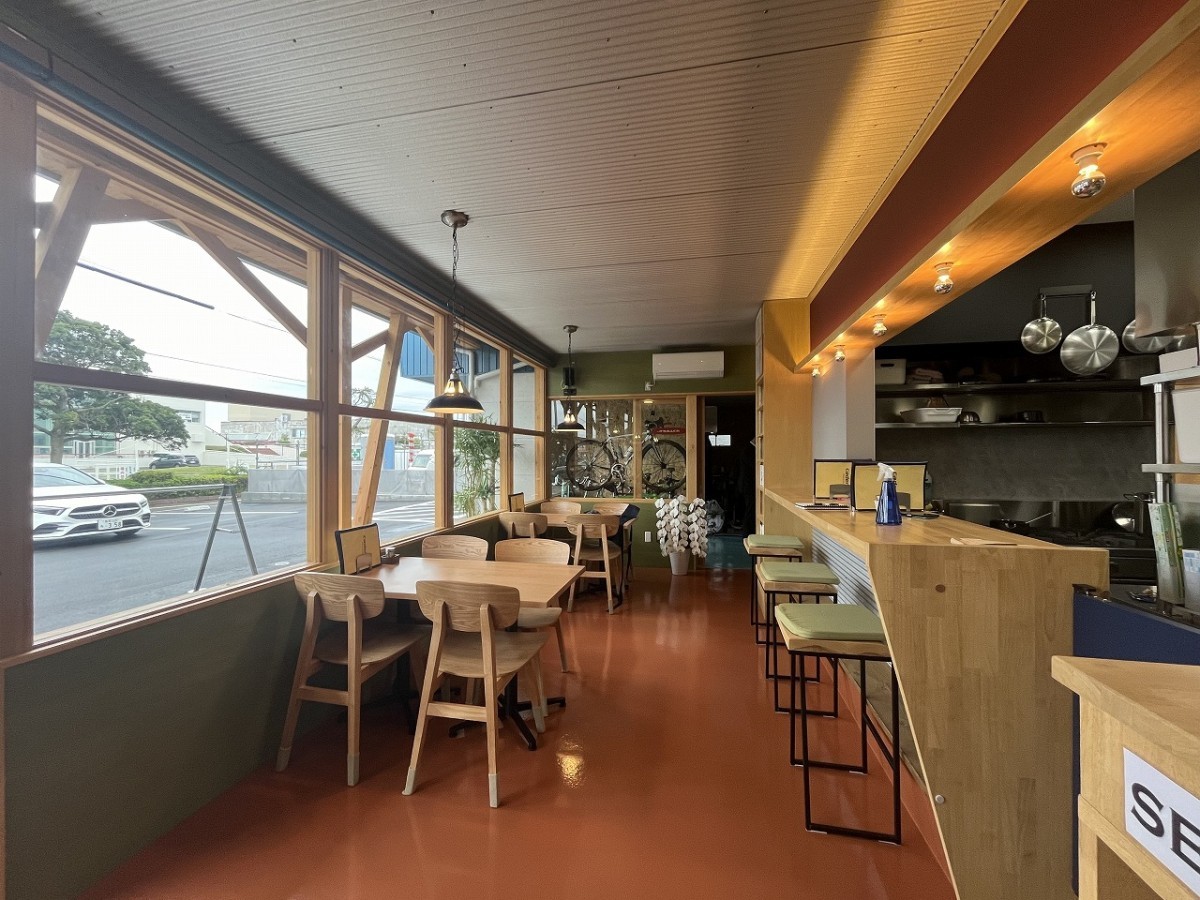 鳥取県米子市の『cadence』の内観