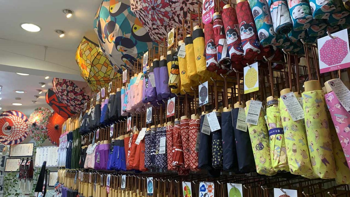 島根県出雲市の『かんざし屋wargo／北斎グラフィック』の内観