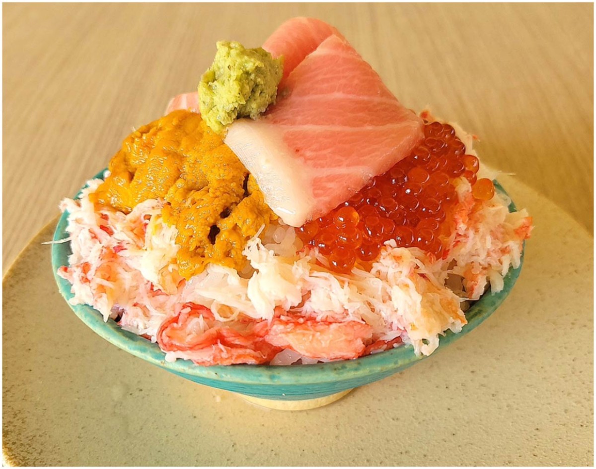 鳥取県北栄町の『道の駅ほうじょう』の年末年始メニュー「カニトロうにいくら丼」