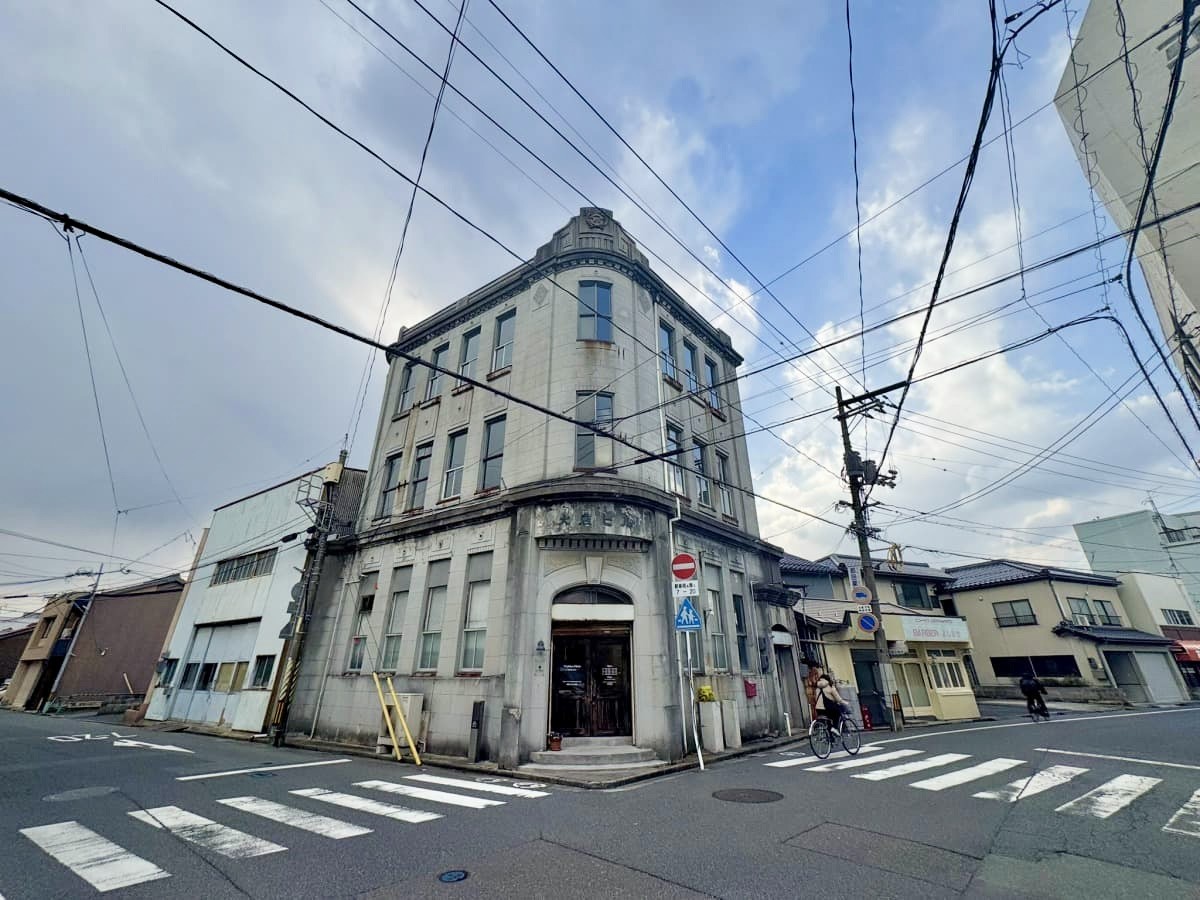 米子市の『米子専門大店』の外観