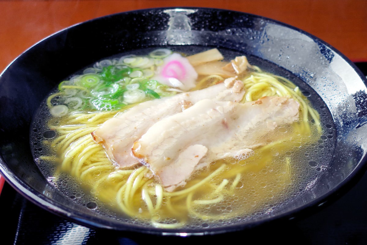 大山町『道の駅 大山恵みの里』の「牛骨しおラーメン」