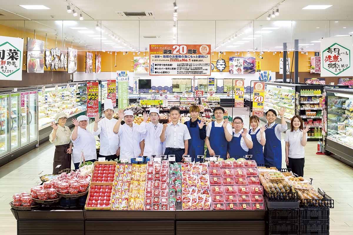 山陰の企業「フーズマーケットホック」の社員のみなさん