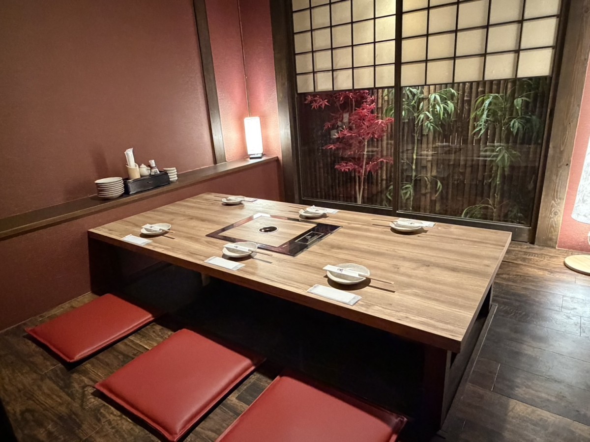 鳥取市末広温泉町の居酒屋『灯宴 暁-AKATSUKI-本店』の店内