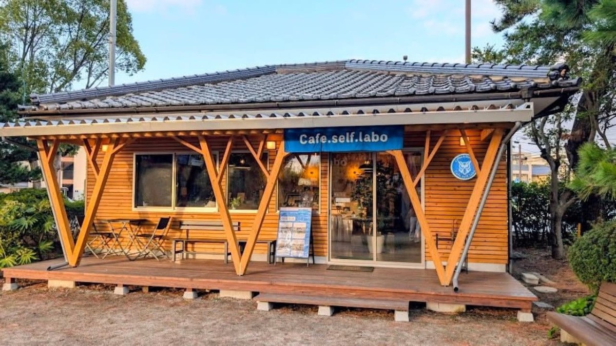 米子市『Cafe.self.labo』の外観