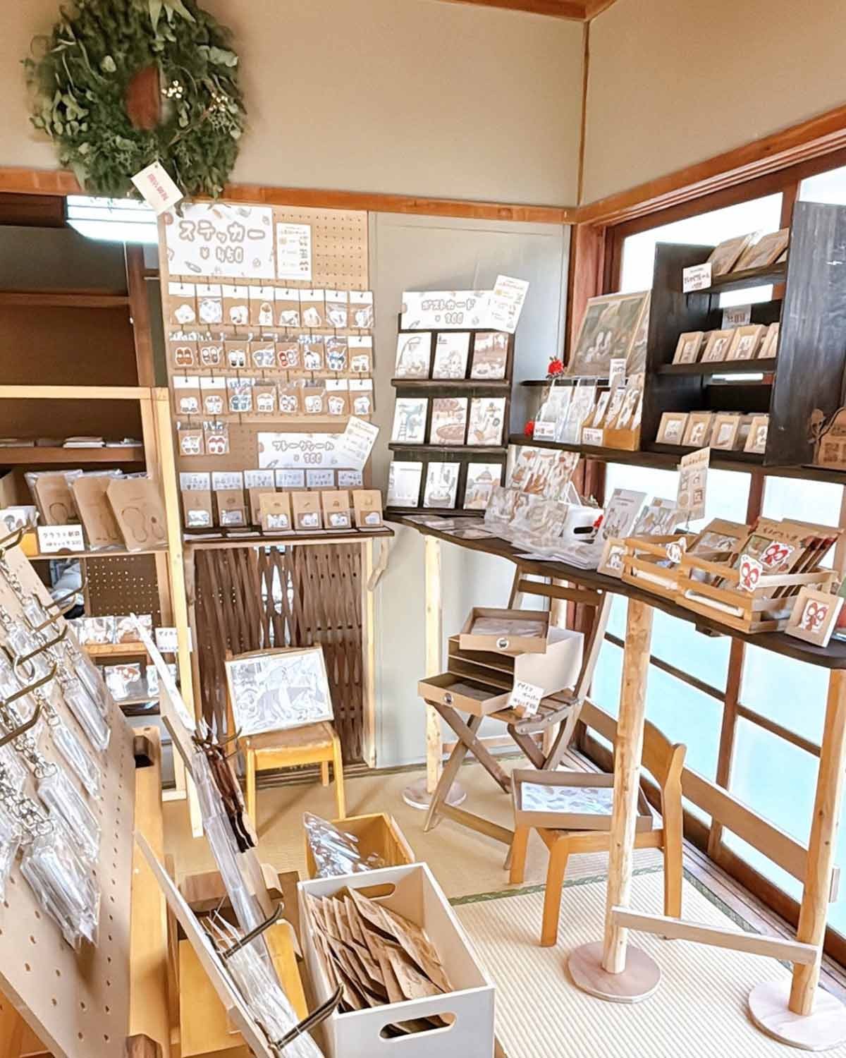 鳥取県倉吉市の雑貨店『かすみ荘』の内観