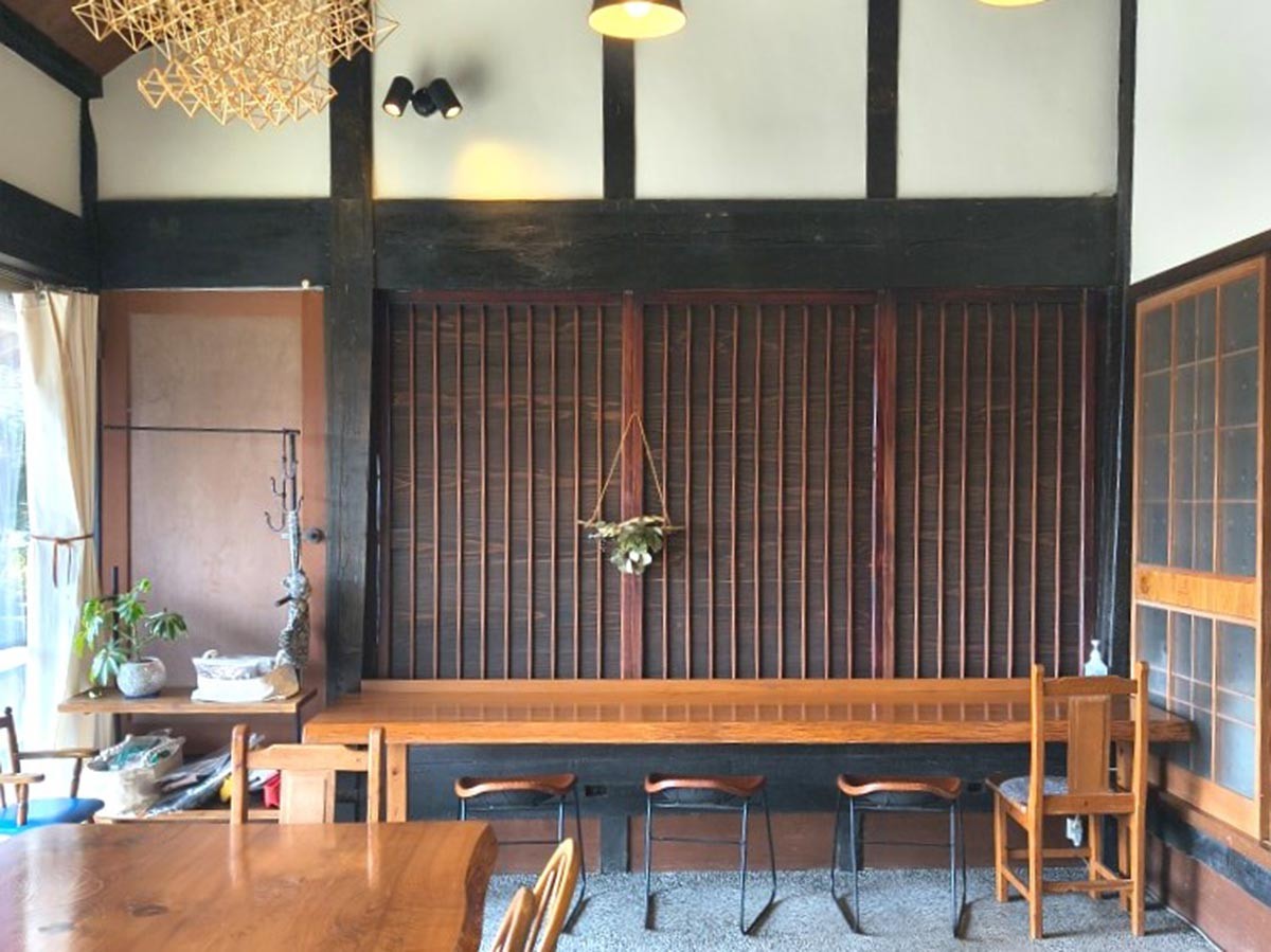 岡山県真庭市蒜山にある『KAYABE堂』の内観