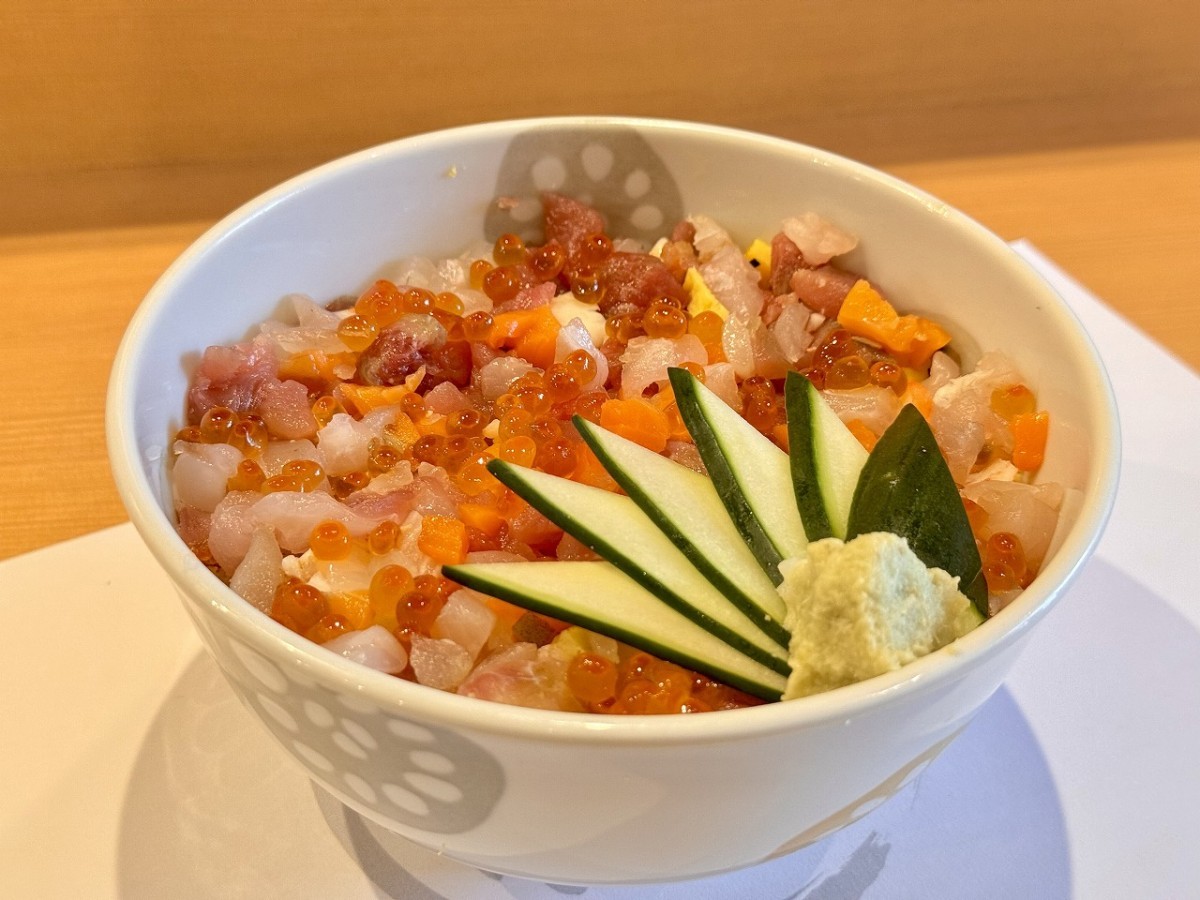島根県松江市の『松江鮨 徳さん』の「海鮮ばらチラシ」