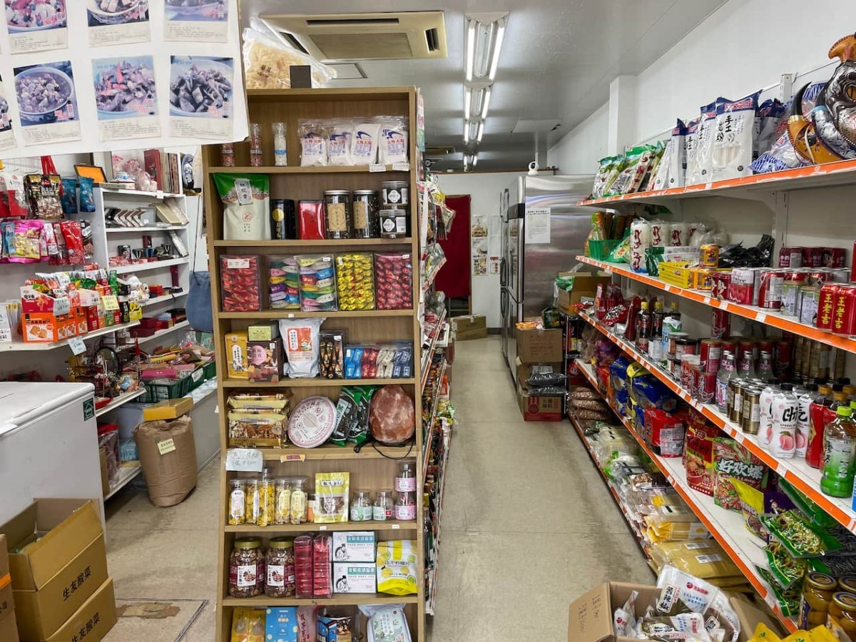 鳥取県米子市にある『アジア食材専門店』の内観
