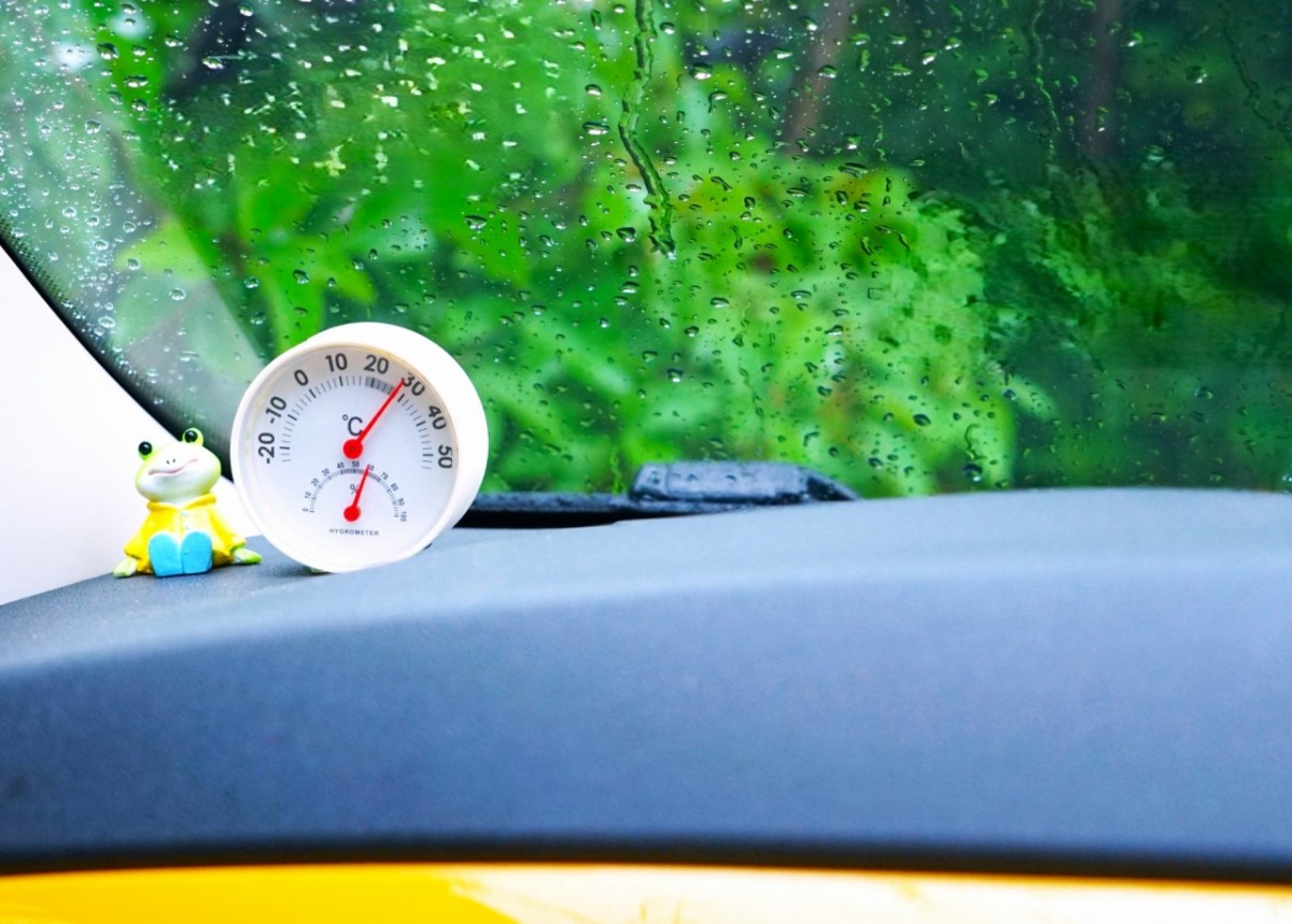 ドアを開けた瞬間モワッ！梅雨入りした今こそ車内の暑さ対策を