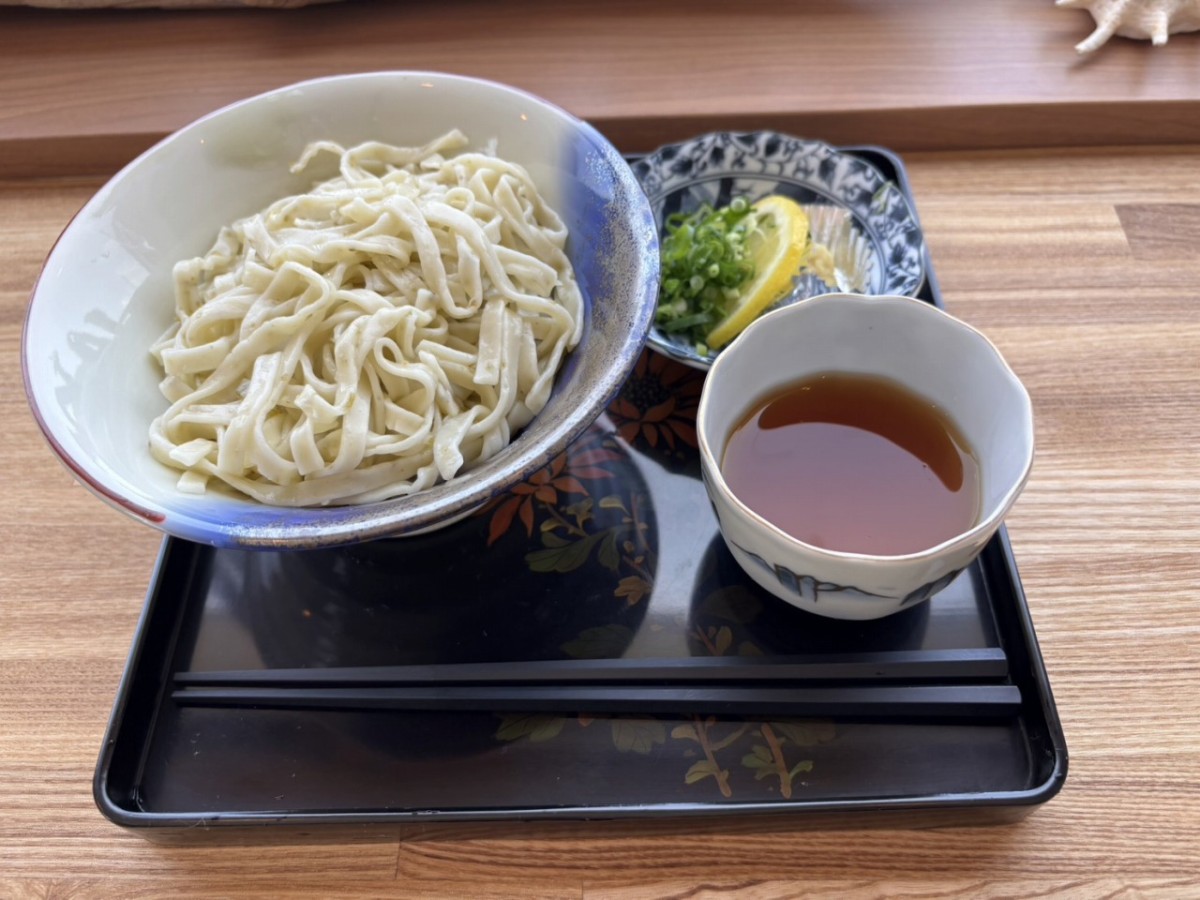 島根県松江市にオープンした『わいわい食堂』のうどん