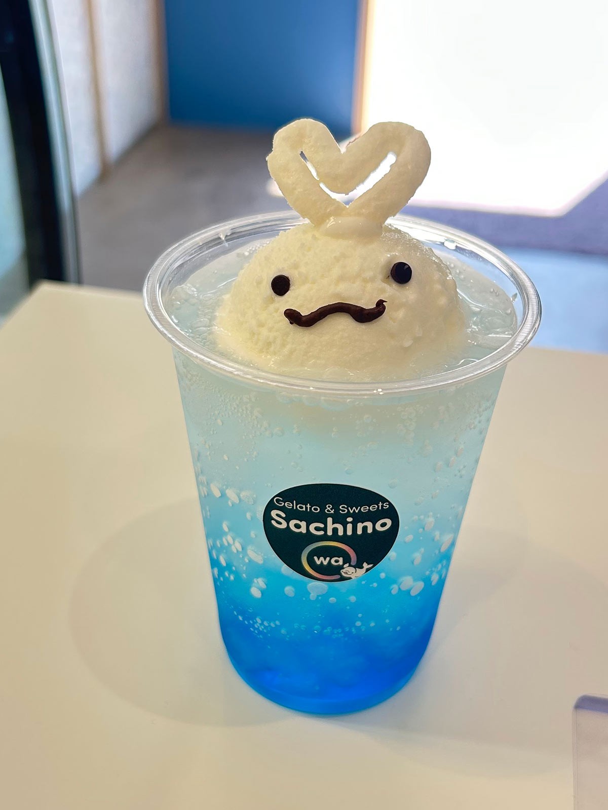 島根県江津市にオープンの『さちのわ』の「ぷかぷか シロイルカフロート」