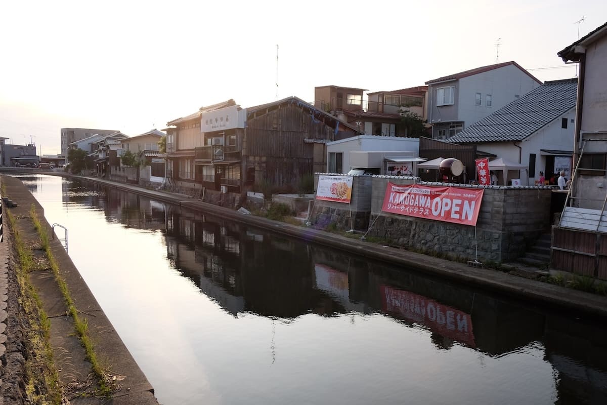 米子市『KAMOGAWAリバーサイドテラス』の外観
