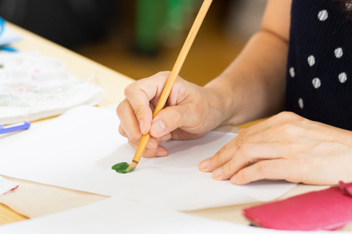 絵を描く手元