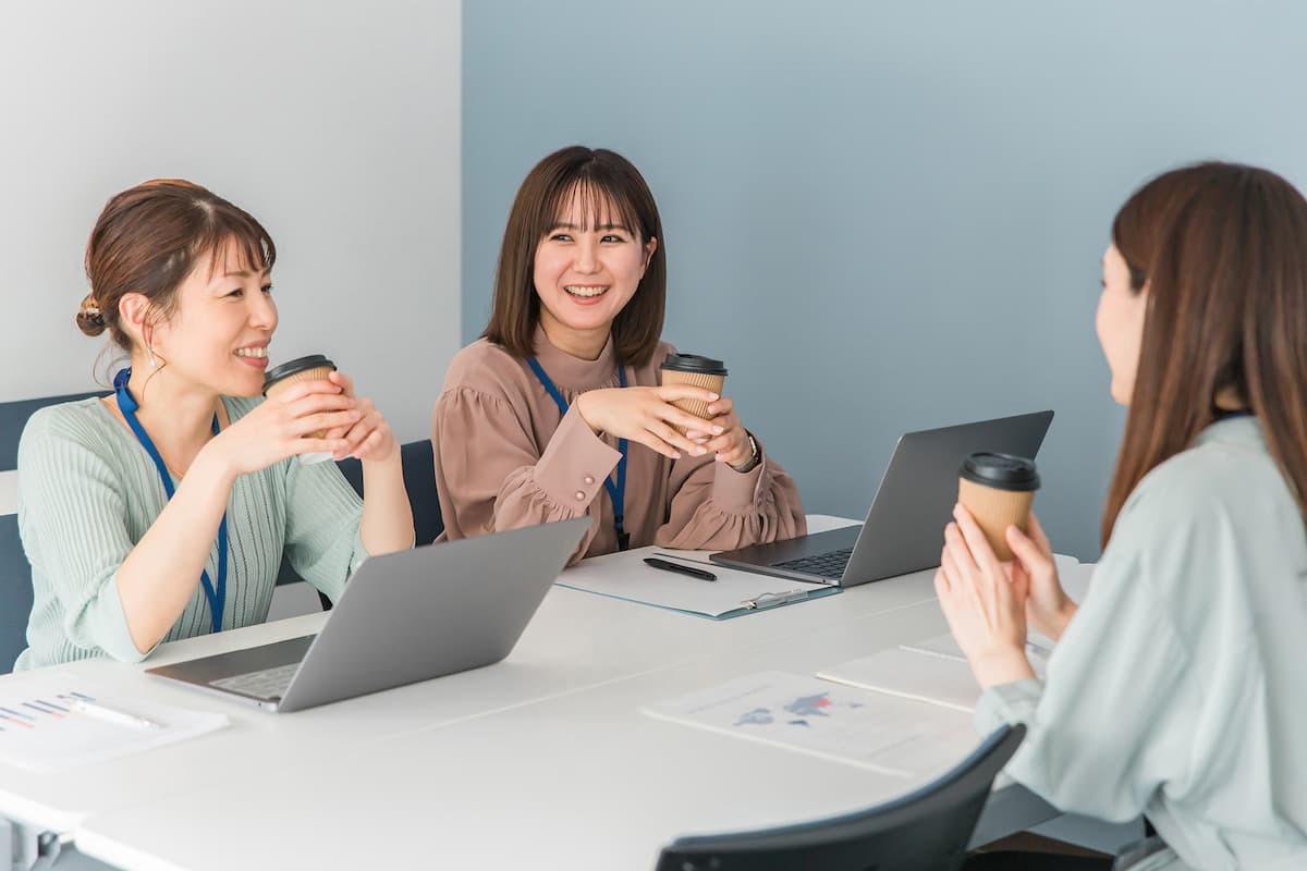 仕事をする女性