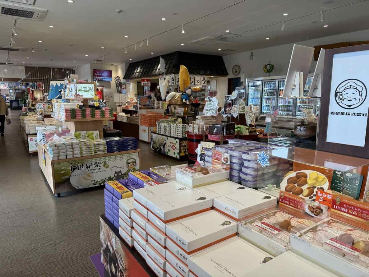 鳥取県東伯郡琴浦町にある『道の駅 琴の浦』の店内_土産処