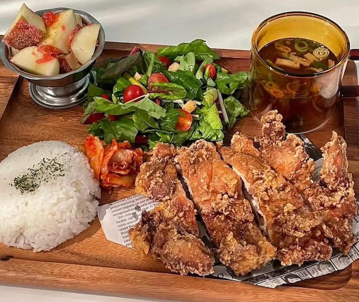 鳥取県倉吉市駅前にあるカフェ『grimon』で提供している夜定食