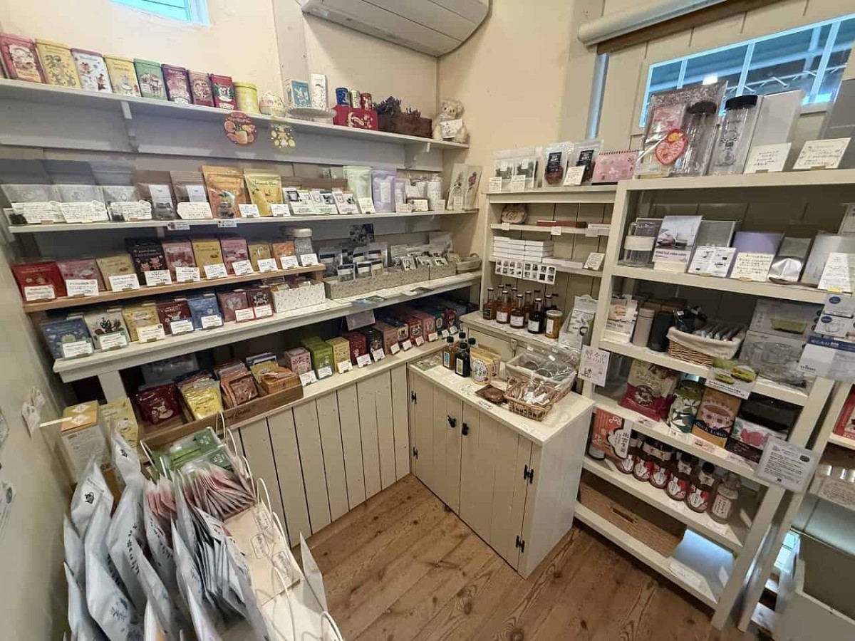 鳥取県米子市の雑貨屋『ミスラベンダー』の店内_お茶コーナー