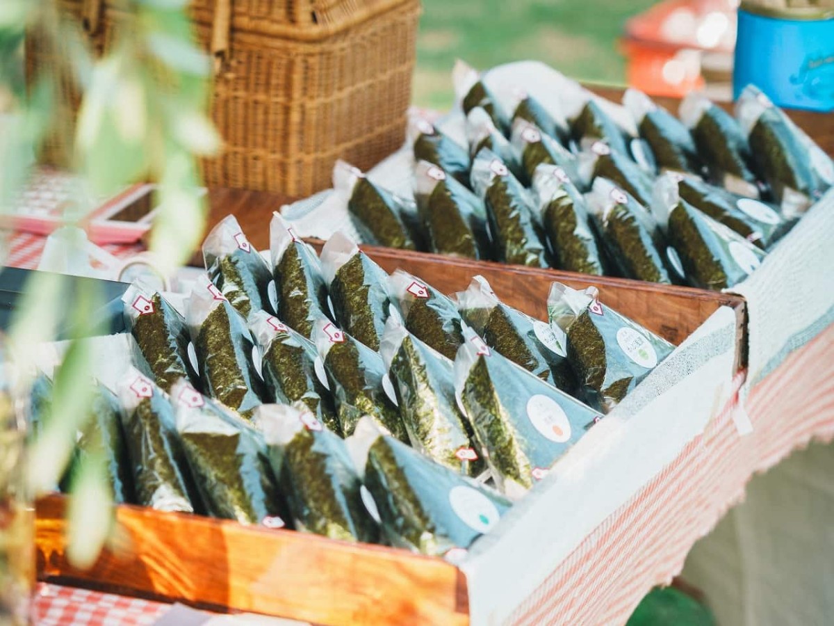 島根県出雲市の『だんだん広場』で開催されているファーマーズマーケット「Sunday Market CiBO」で販売された『カフェオリゼ』の玄米おむすび