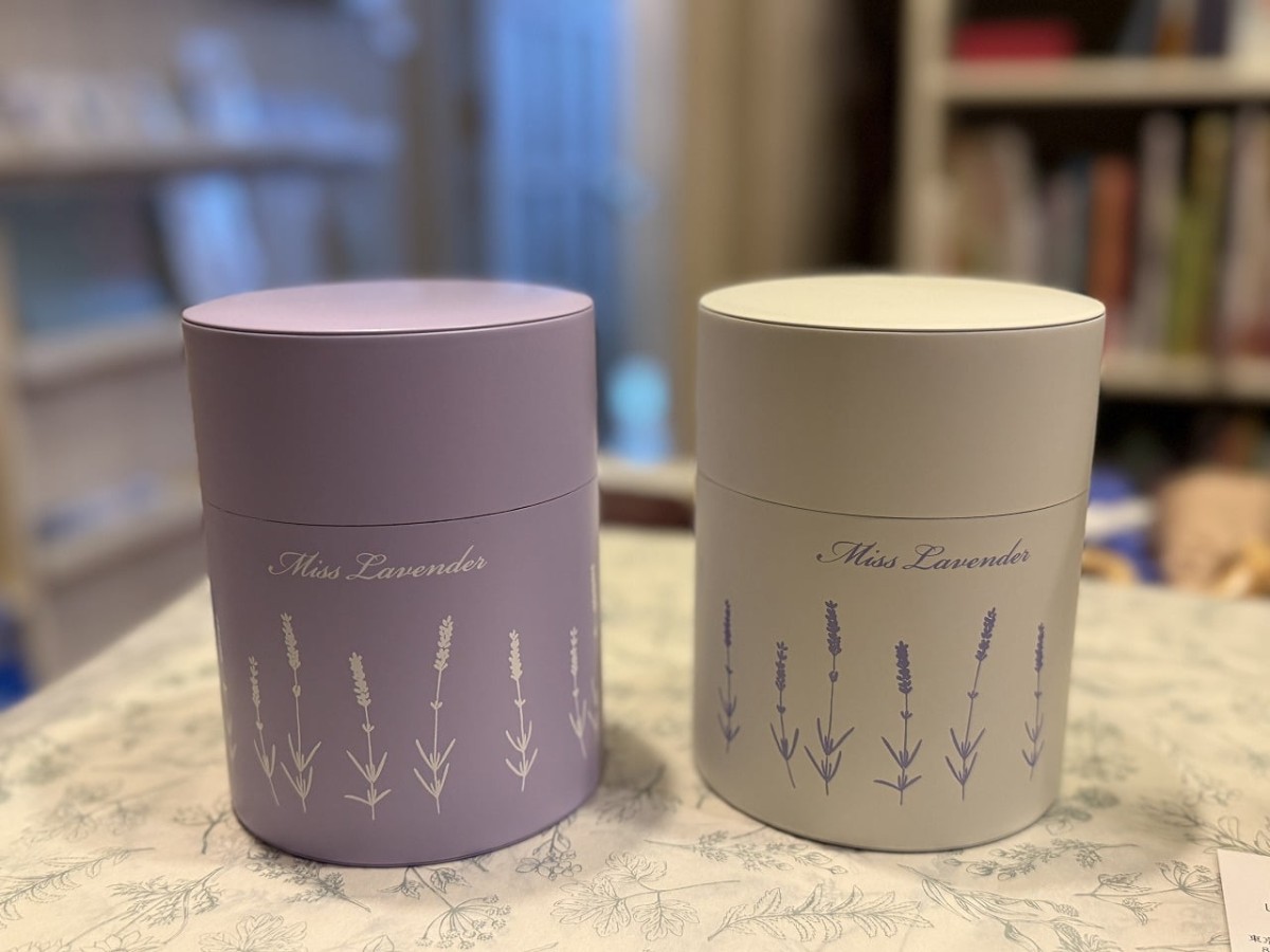 鳥取県米子市にある『misslavender』で販売している「ラベンダー緑茶」のお茶缶