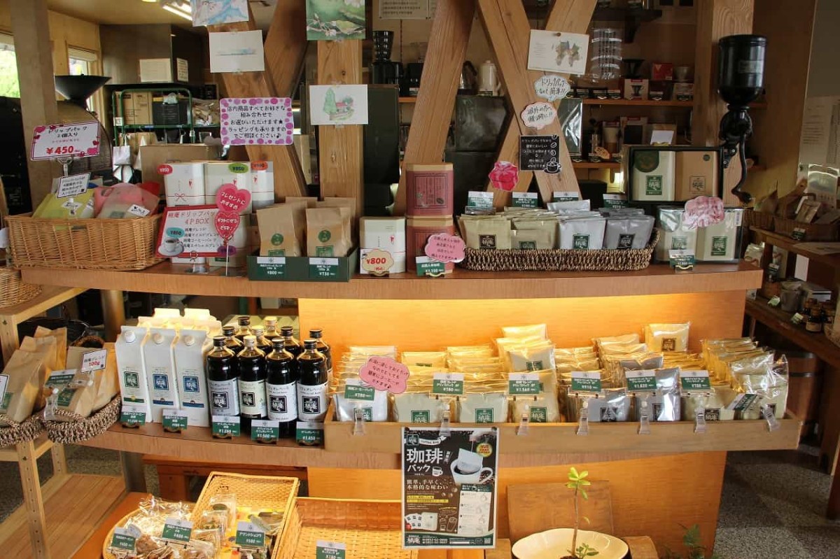島根県松江市にある『自家焙煎珈琲工房梢庵』の店内_物販コーナー