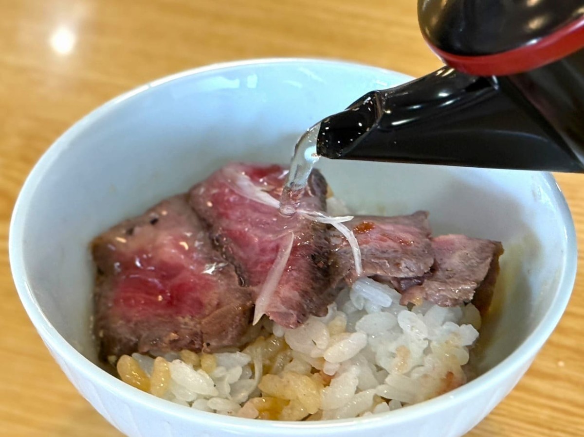 島根県出雲市・出雲大社近くにある『しまね和牛と米と出汁』で提供している肉まぶし