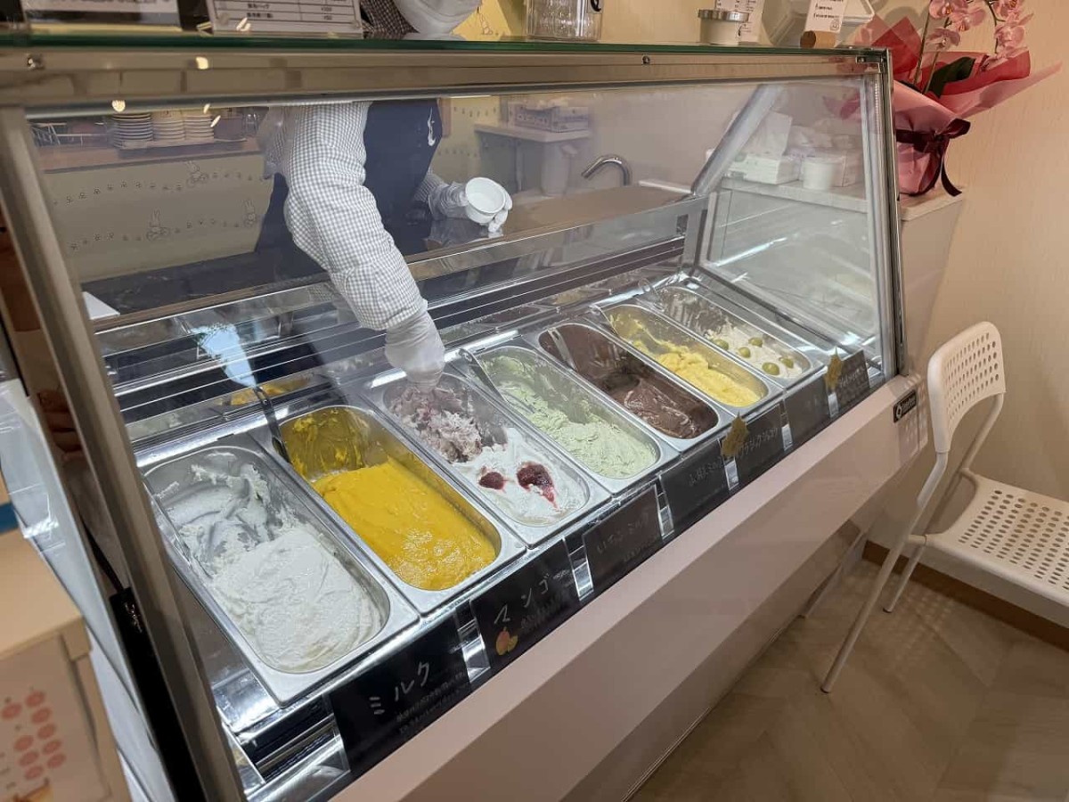 島根県出雲市にある『GERATERIA DI PREGHIERA（プレギエーラジェラート）』に並ぶ７種類のフレーバー
