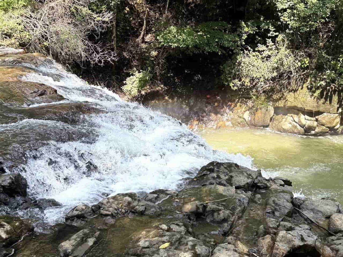 島根県江津市の『岩瀧寺の滝』の景観