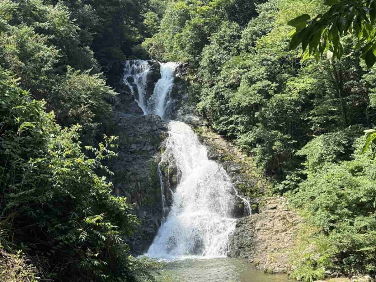 島根県江津市の『岩瀧寺の滝』の景観