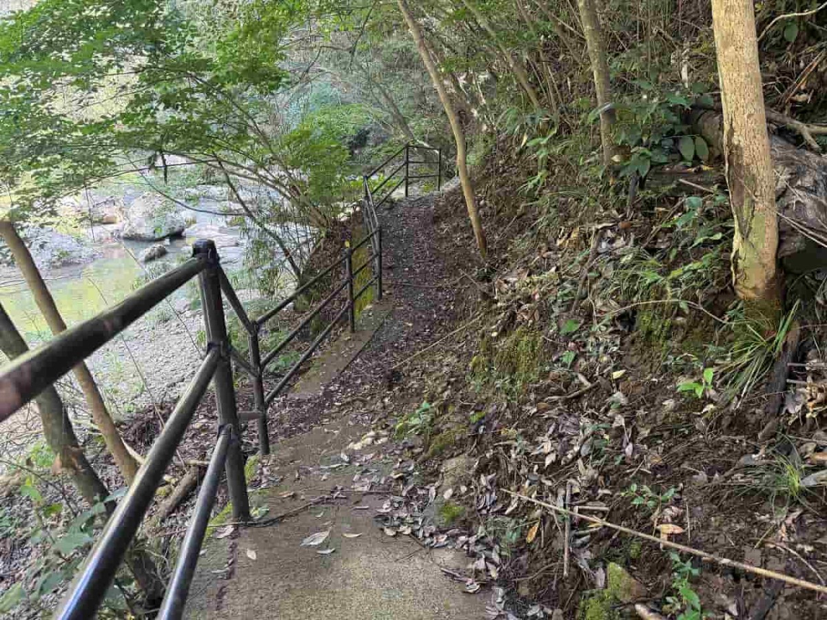 島根県江津市の『岩瀧寺の滝』の遊歩道