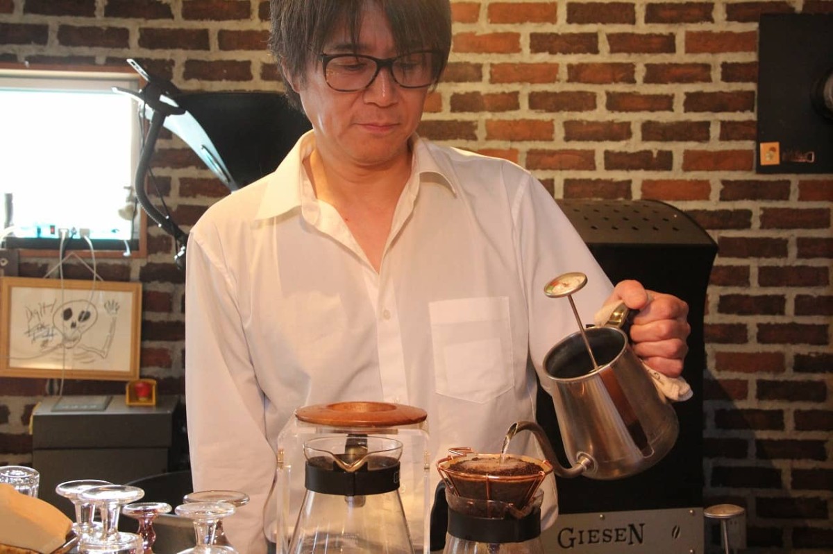 島根県出雲市にあるコーヒー専門店『STRINGS COFFEE ROASTERS』の店主