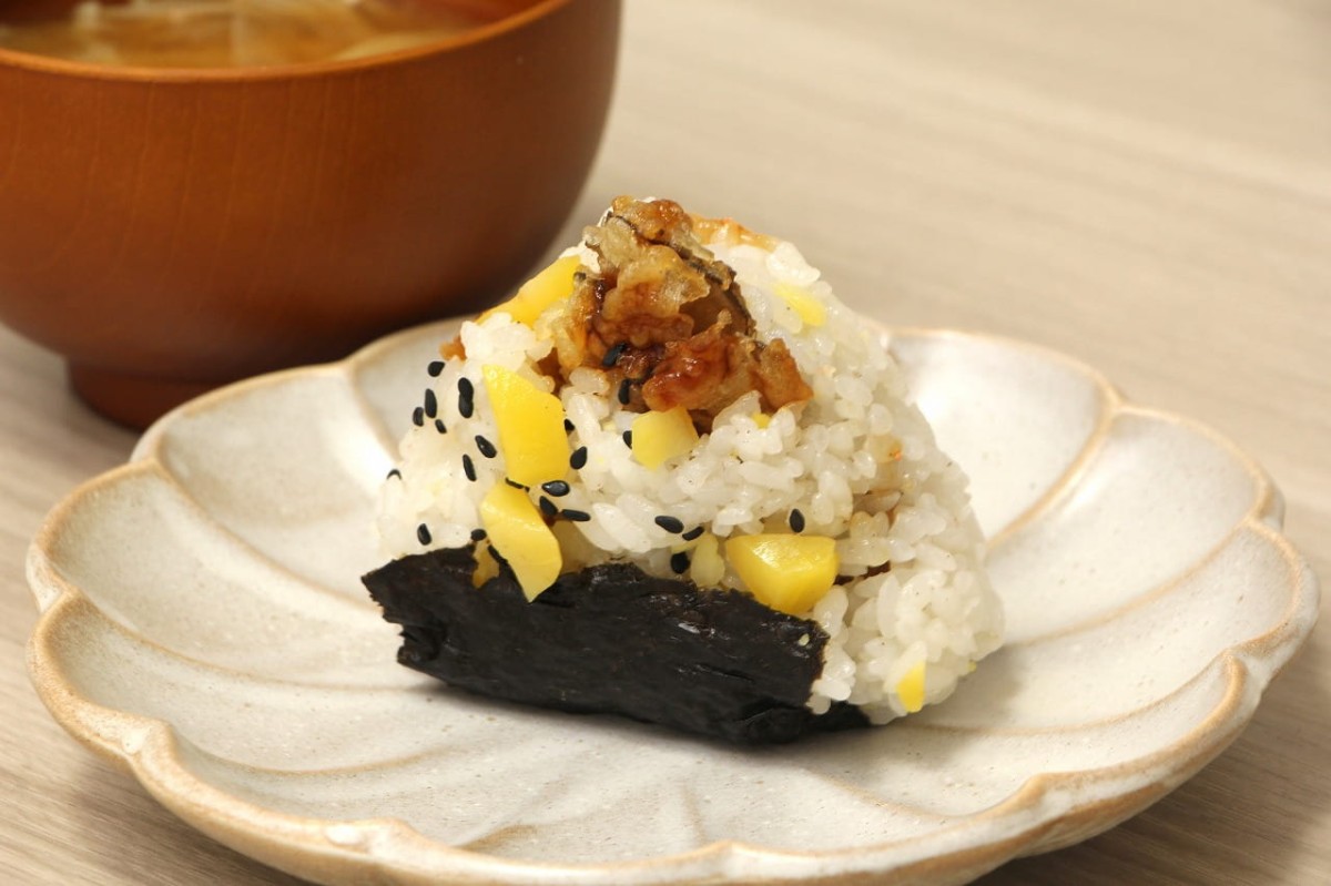 島根県松江市にある『スーパーマーケットハロー』で販売している惣菜_おむすび