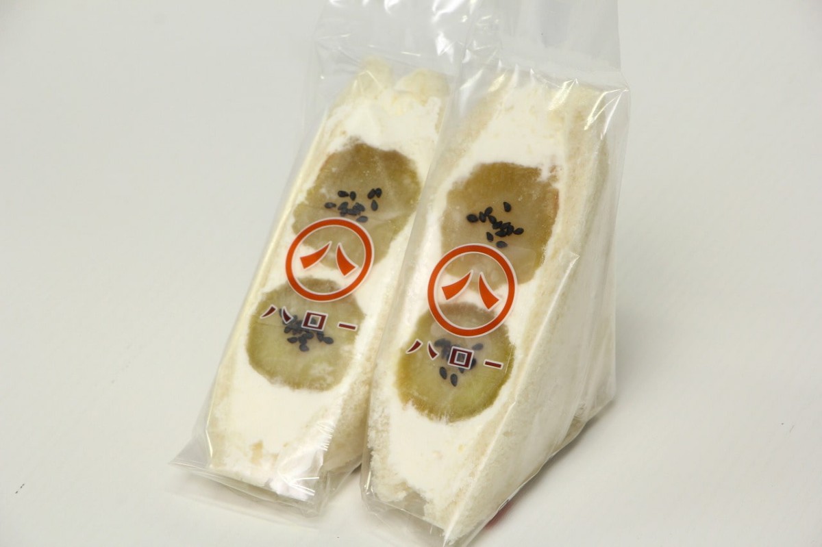 島根県松江市にある『スーパーマーケットハロー』で販売しているスイーツ_焼き芋サンド