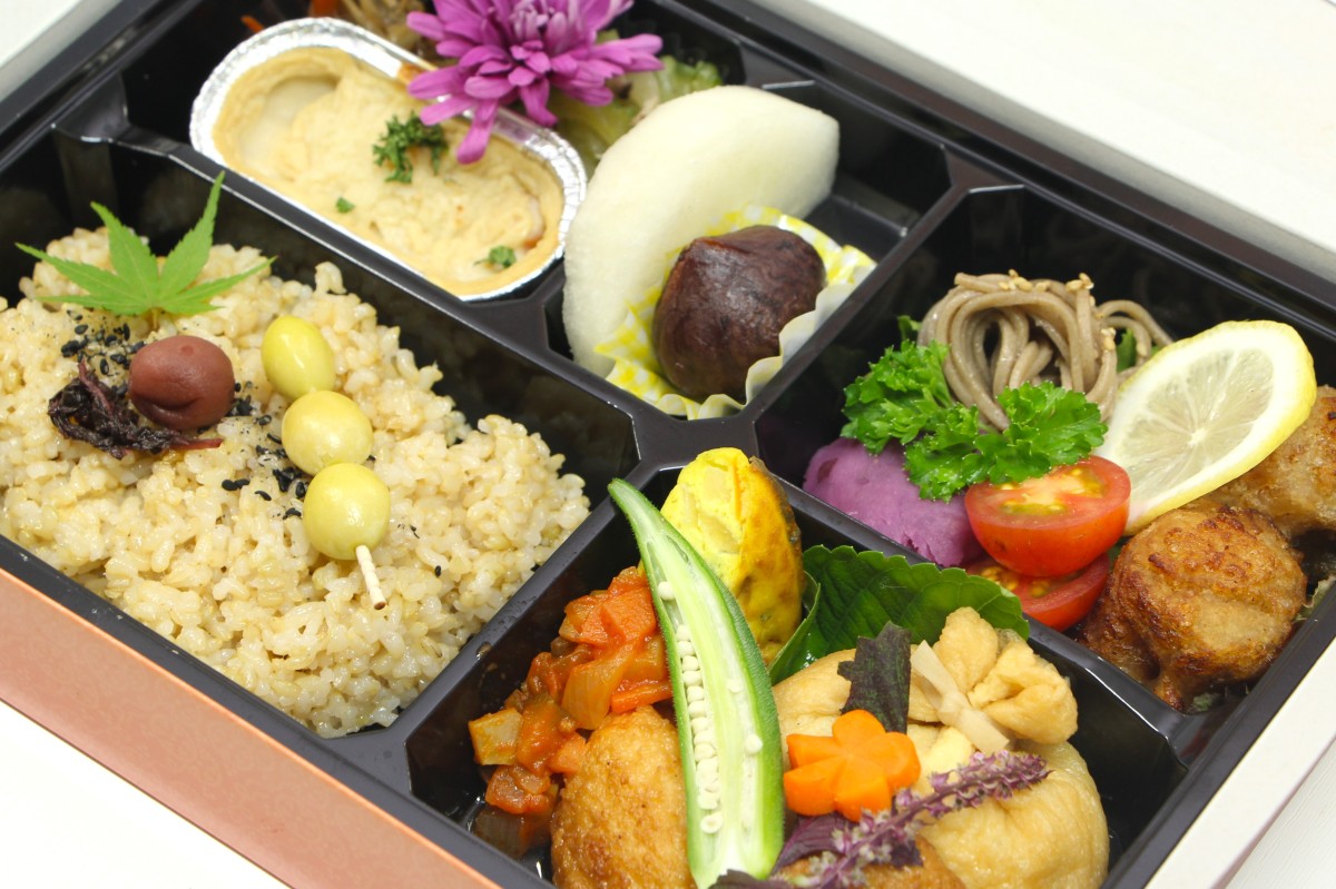 鳥取県米子駅近くにあるヴィーガン料理の店『日々の糧』で販売している弁当