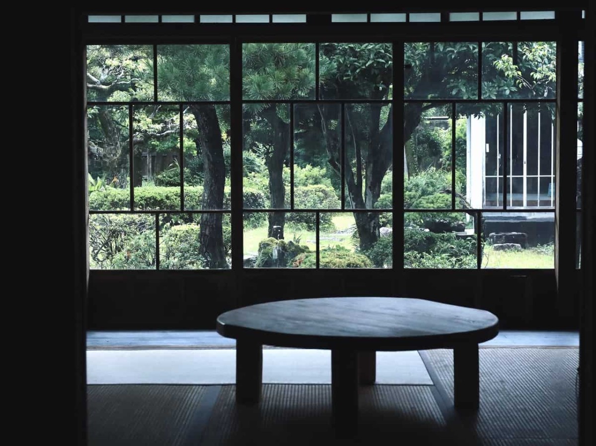 鳥取県八頭郡智頭町にオープンした『智頭宿 因』の内観_庭園