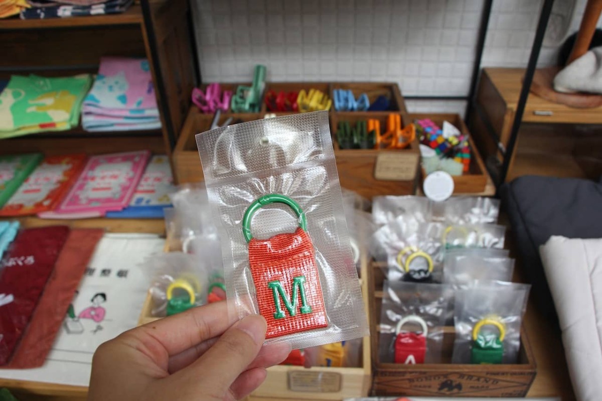 島根県松江市にある雑貨屋『デコレ』で販売しているネームタグ