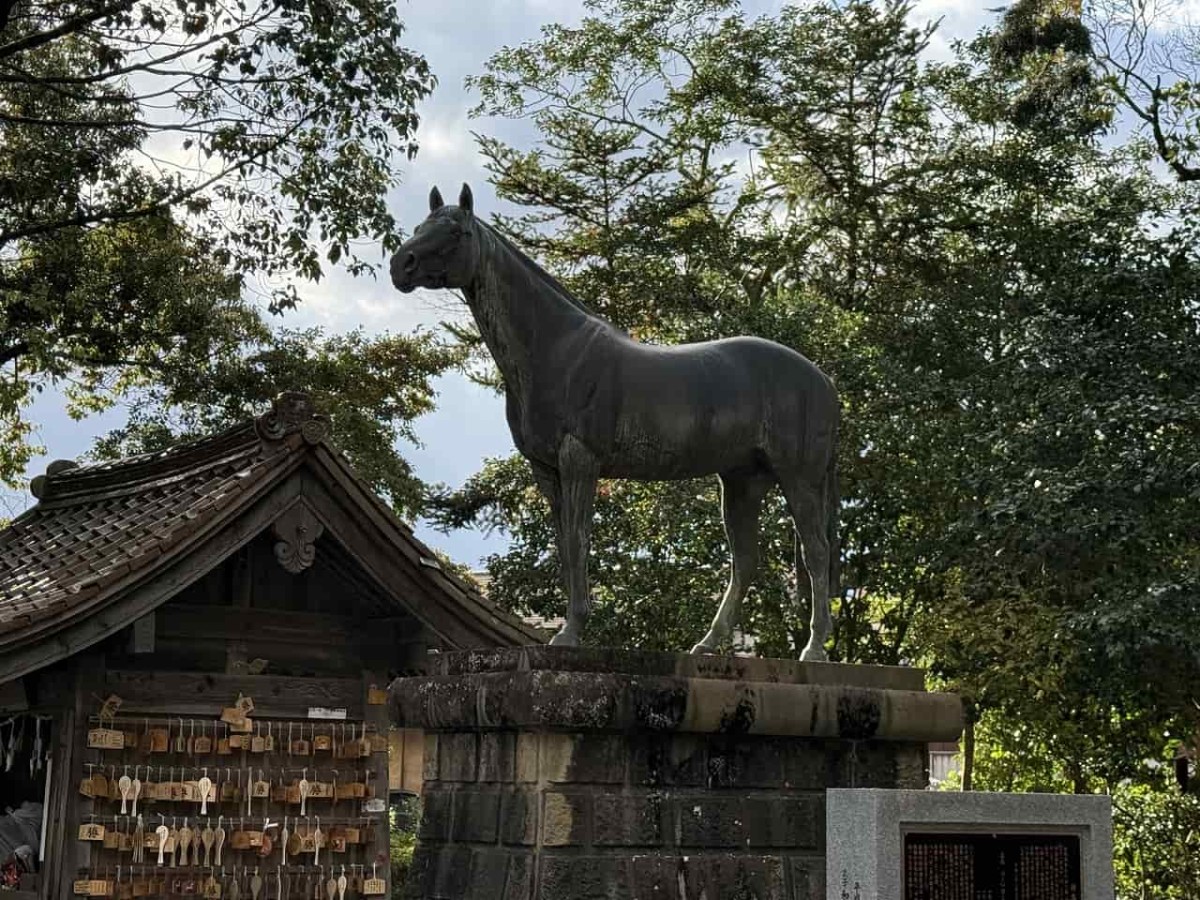 島根県大田市にある『物部神社』のパーソロン号御神馬像