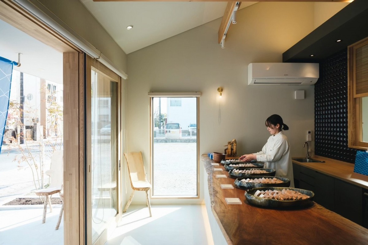 鳥取県米子市皆生温泉にある四角いどら焼き専門店『湯ノ塩』の店内