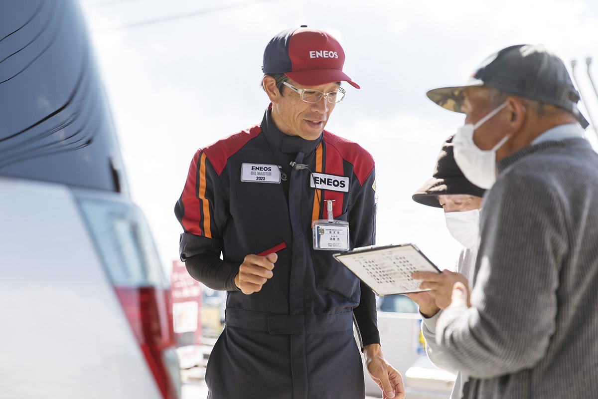 境港市「海上石油有限会社」のスタッフ