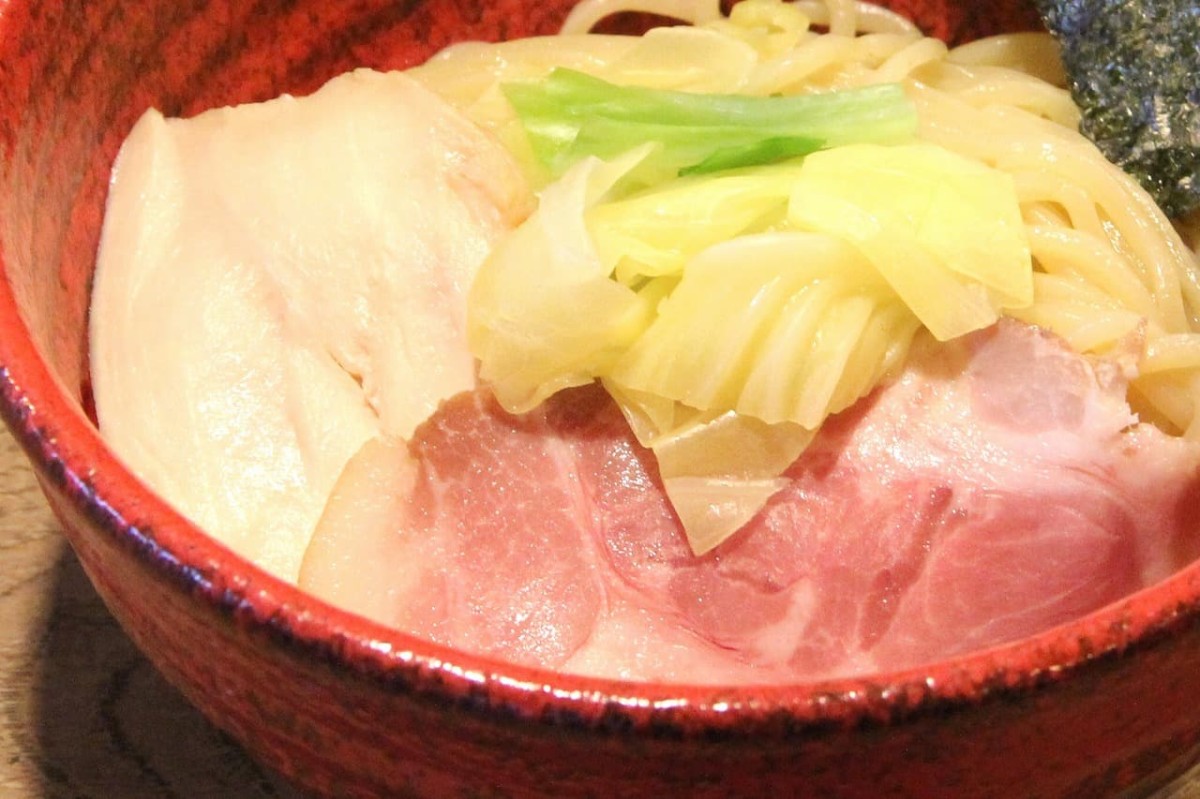 鳥取県米子市にあるラーメン店『麺処 三鈷峰』の「海老つけめん」のチャーシュー２種