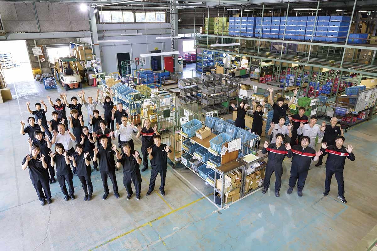 松江市「日産部品山陰販売株式会社」のスタッフたち