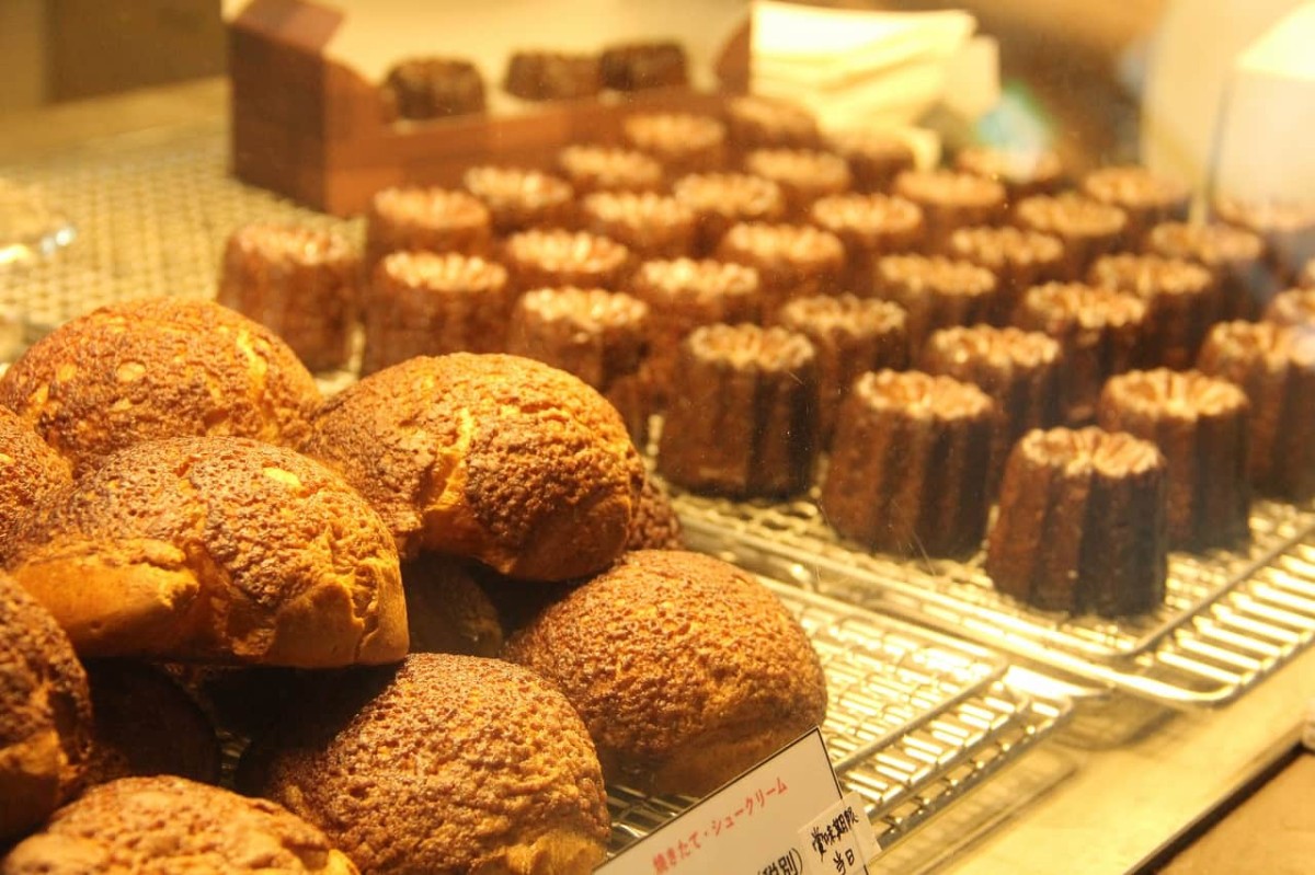 島根県松江市にある洋菓子店『HAPPYSWEETSFACTRY（ハッピースイーツファクトリー）』で販売しているシュークリームやカヌレ