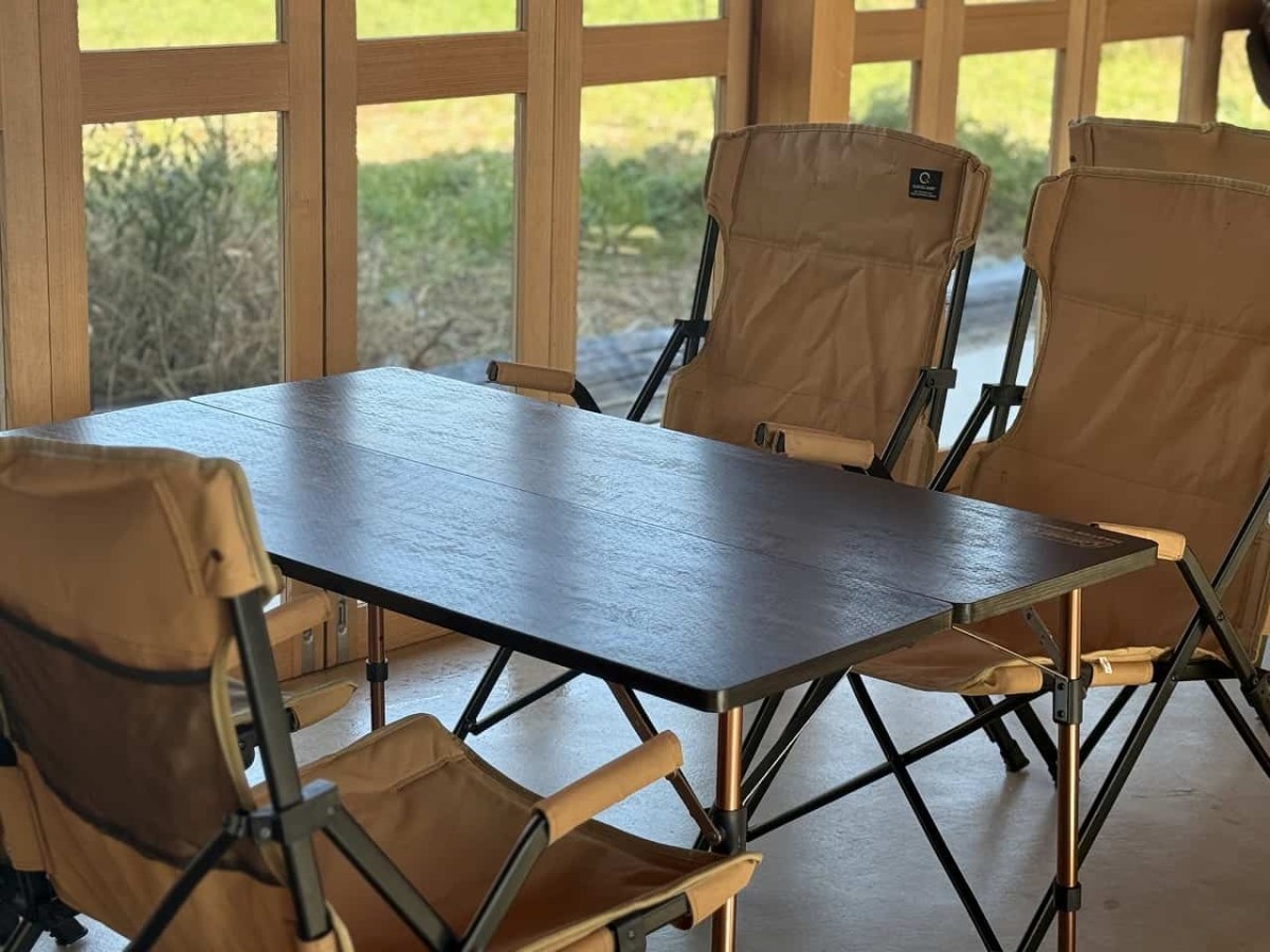 島根県江津市にある『NAOfarmcafe』の店内