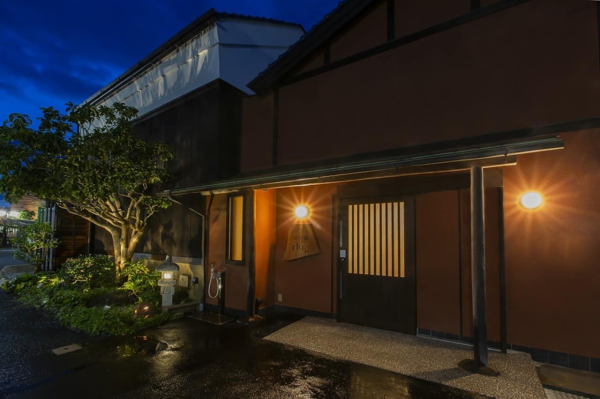 島根県松江市にある一棟貸しの宿『宿の蔵Hug』の外観