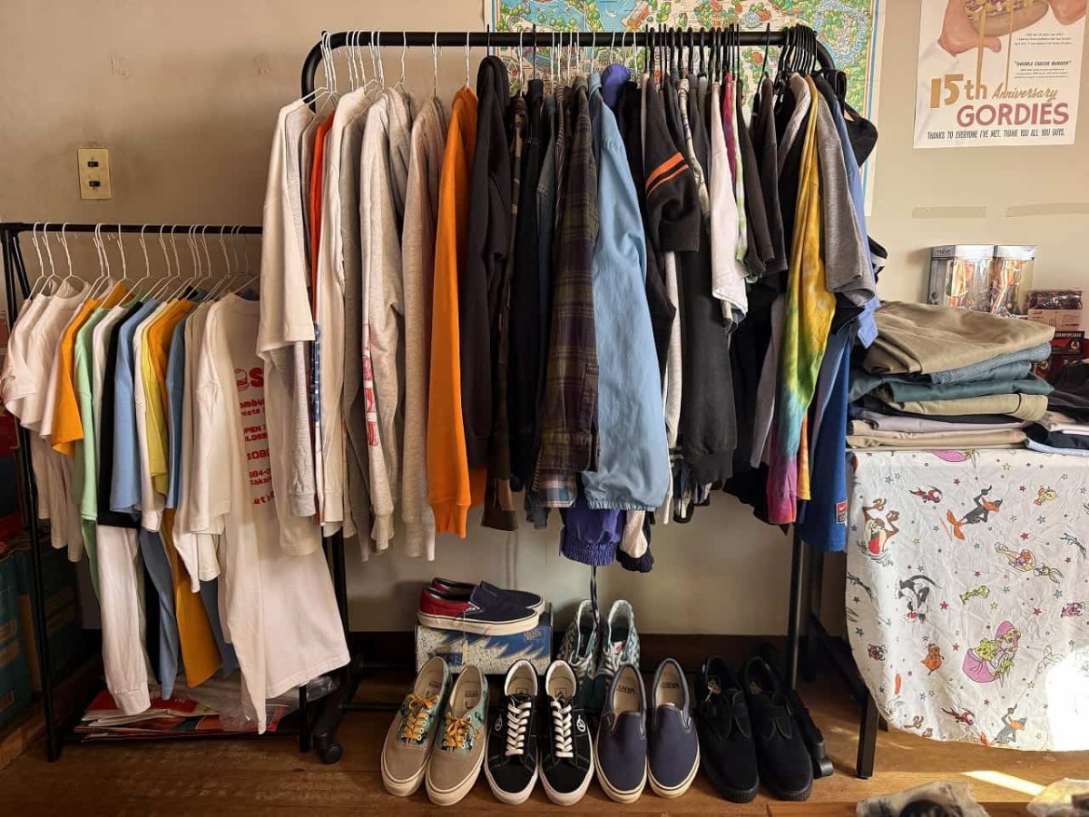 鳥取県境港市にあるハンバーガーショップ『sunny』の２階で販売している古着